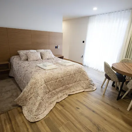 Casa Grande Gondomil Com Campo De Padel, Piscina فالينسا