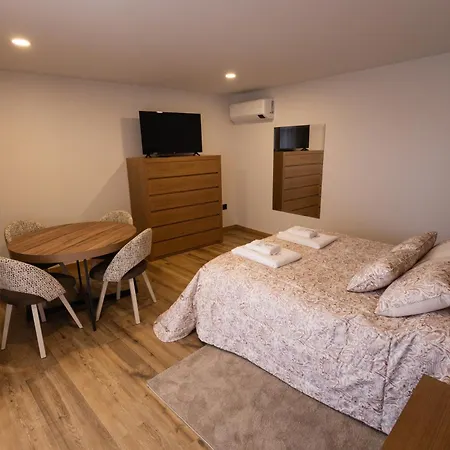 منزل ريفي Casa Grande Gondomil Com Campo De Padel, Piscina فالينسا