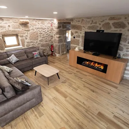 منزل ريفي Casa Grande Gondomil Com Campo De Padel, Piscina