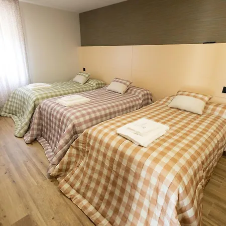 منزل ريفي Casa Grande Gondomil Com Campo De Padel, Piscina فالينسا