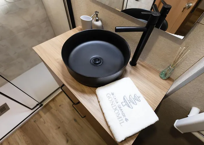 Casa Grande Gondomil Com Campo De Padel, Piscina Casa di campagna