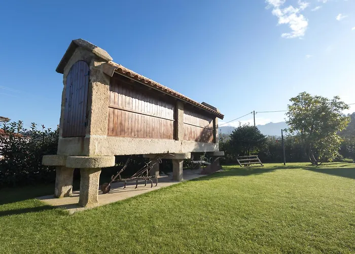 Casa Grande Gondomil Com Campo De Padel, Piscina
