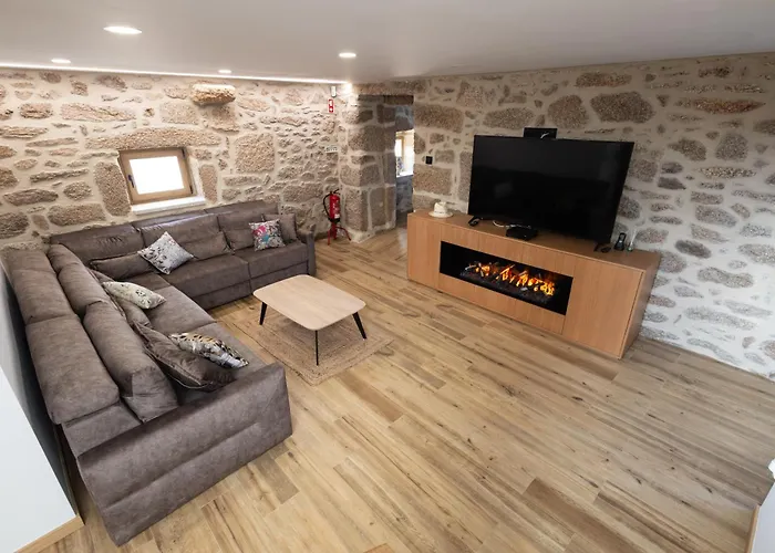 Casa de Campo Casa Grande Gondomil Com Campo De Padel, Piscina