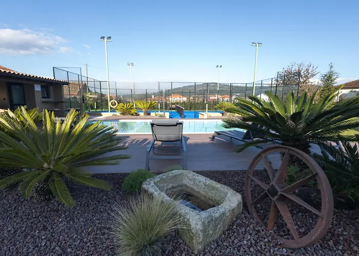 Casa Grande Gondomil Com Campo De Padel, Piscina