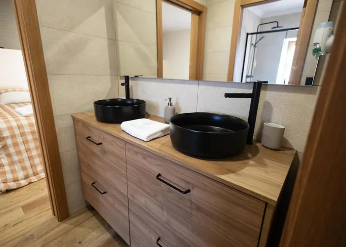 Casa Grande Gondomil Com Campo De Padel, Piscina Casa di campagna Valenca