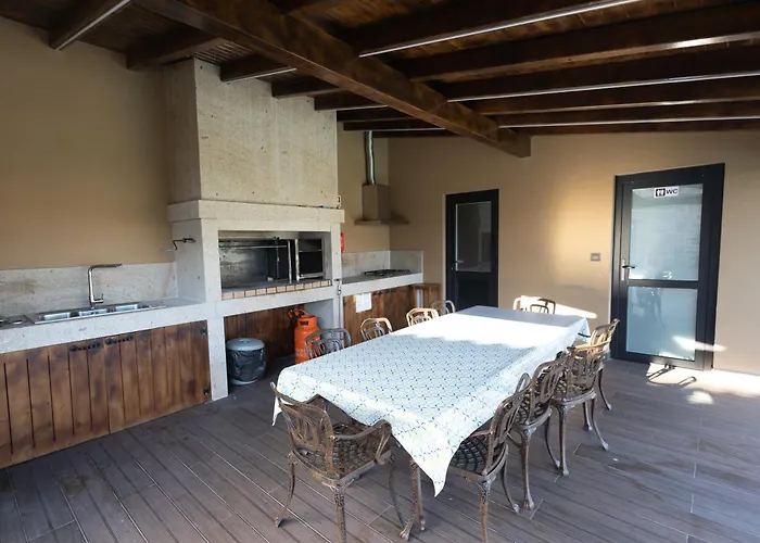 Casa Grande Gondomil Com Campo De Padel, Piscina Casa di campagna